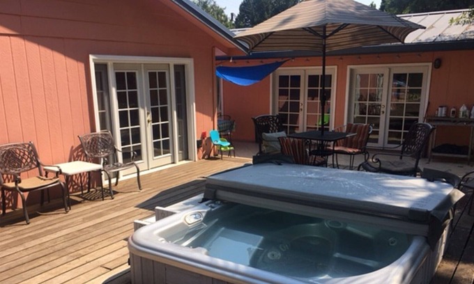 Lakehead-Lakeshore House | Shasta Lake Sun House Lodge: Last minute reservations welcome!!!