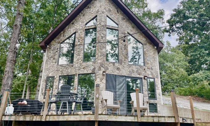 Marion House | Shawnee Overlook - Lakefront Home on Lake Egypt
