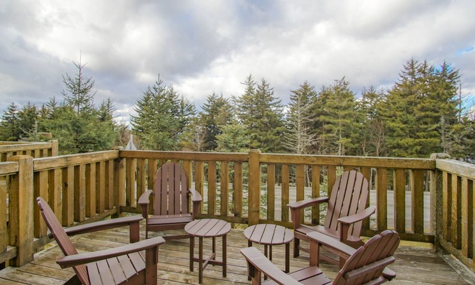 Snowshoe House | Shays Landing #6: 4 Bedrooms, 4.5 Bath: Pvt Hot Tub, Slope Side