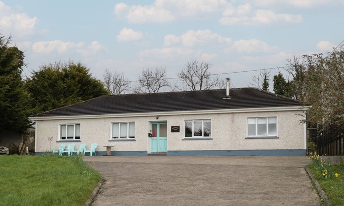 Carrick-on-Shannon House | SHEEMORE VIEW, pet friendly in Leitrim, County Leitrim