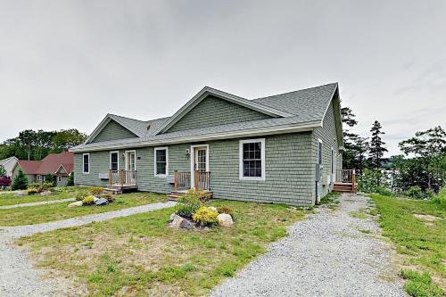 Edgecomb Apartment | Sheepscot Gardens