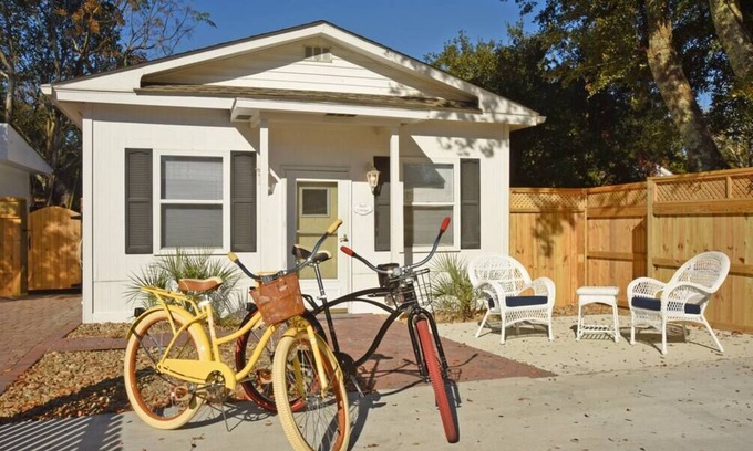 Morehead City House | Shell Cottage DOG Friendly in Historic District