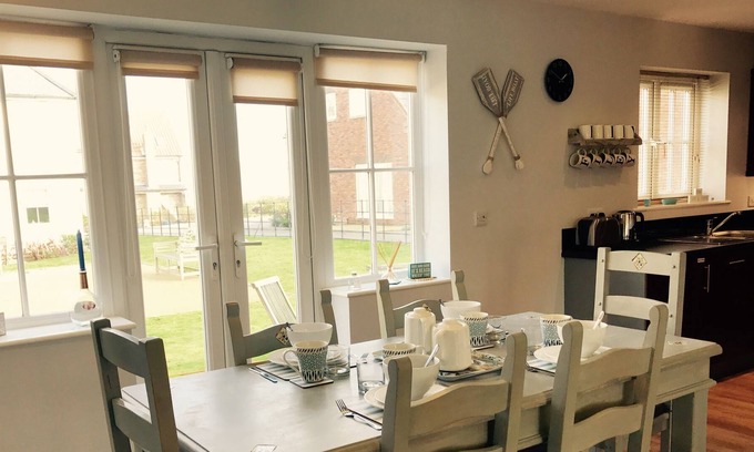 Filey Cottage | Shell Cottage@The Bay luxury seaside retreat, dog friendly, beach, pool, gym
