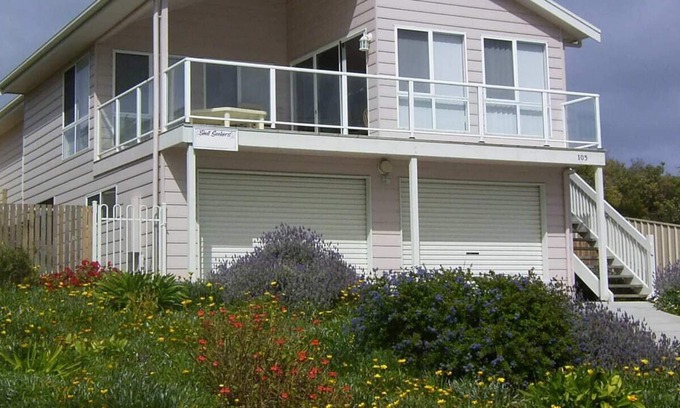 Goolwa South House | Shell Seekers Summary