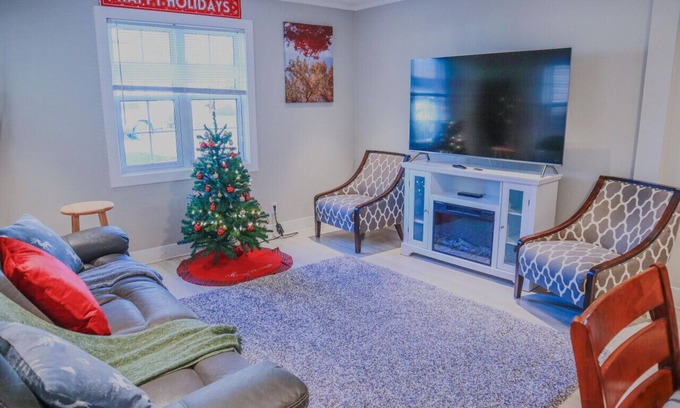 Port Dalhousie House | Shelley Ave Regatta cottage