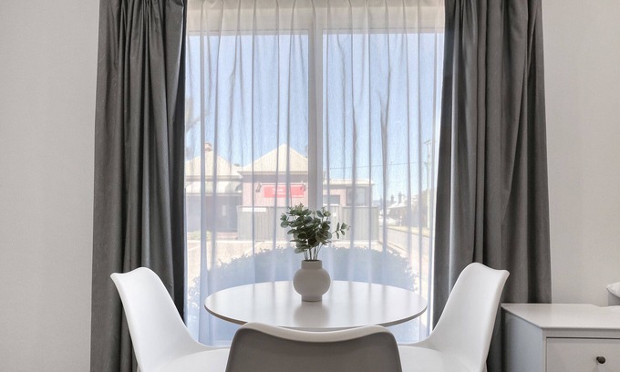 Shellharbour Hotel | Shellharbour Village Motel