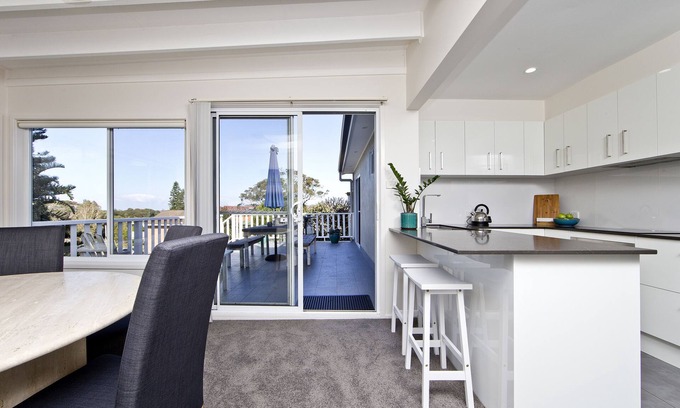 Fingal Bay House | Shells on The Shore - Fingal Bay - 200 mtrs to beach