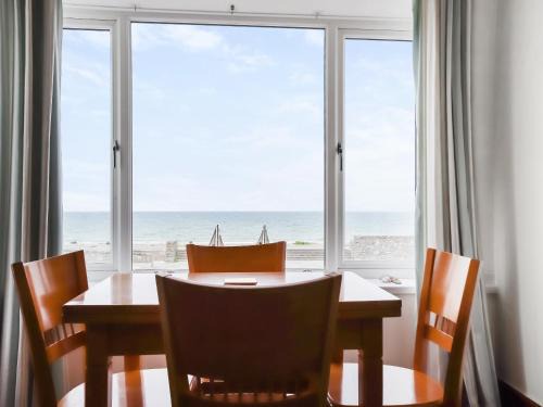 Dinas Dinlle Apartment | Shells - Ukc6953