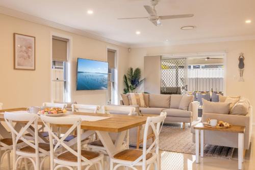 Nelson Bay House | Shelly's Bay Escape, 27c Dowling St - stylish with ducted air con and Wi-Fi