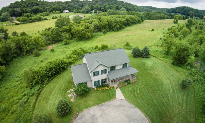 The Galena Territory House | Shenandoah Fall Retreat - 6BR w/Hot Tub, Fitness Room, Pool Table & Fire Pit