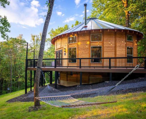 Stanley Villa | Shenandoah Yurt: Hot Tub~Wood Stove~WiFi~EVcharger