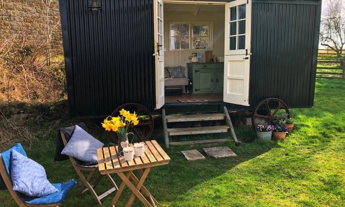 Crawcrook Cabin | shepherd hut glamping in Northumberland