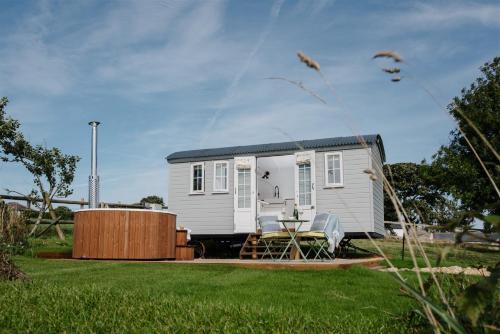 Mabe Apartment | Shepherds Hut at Chenhall Farm