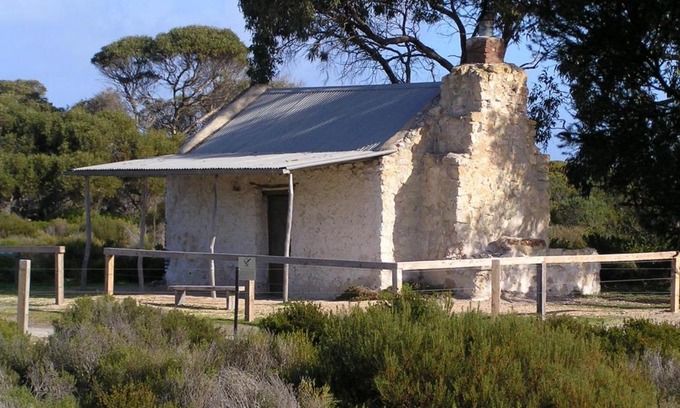 Warrenben House | Shepherds Hut - Dhilba Guuranda-Innes National Park