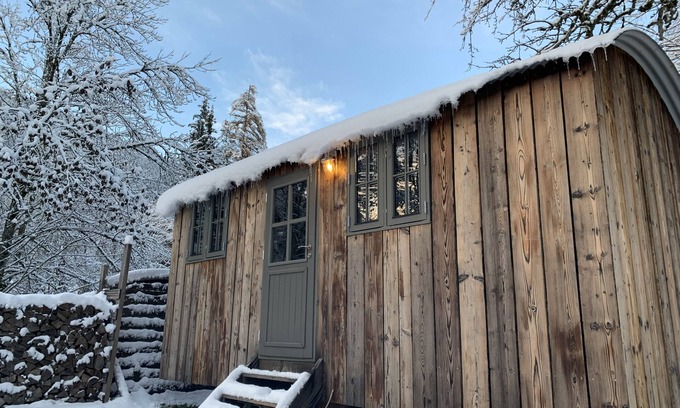 Seytroux Cabin | Shepherd’s Hut - Ideal for Couples - Near Morzine
