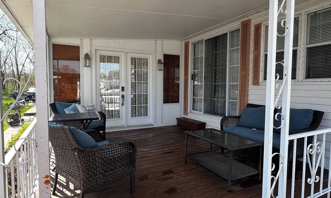 Sherkston House | Sherkston shore Resort - cozy comfortable and sleeps 8