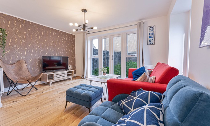 Birmingham City Centre House | Sherlock Modern Home by Svelte Living