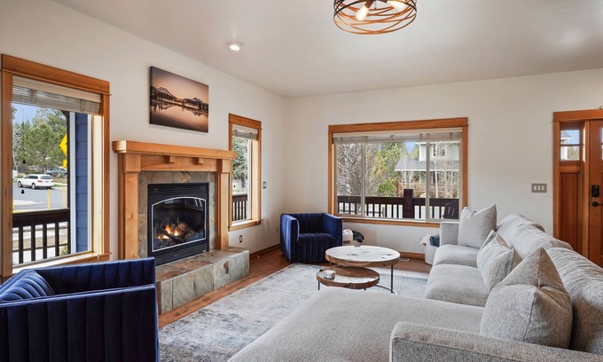 Bend House | Shevlin - Hot Tub, Gorgeous, Updated, Westside Trail, Explore Bend