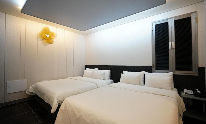 Daeheung-dong Hotel | Shinchon Y Hotel