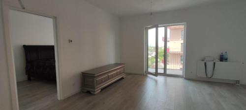 Ploiesti Apartment | Shine Room