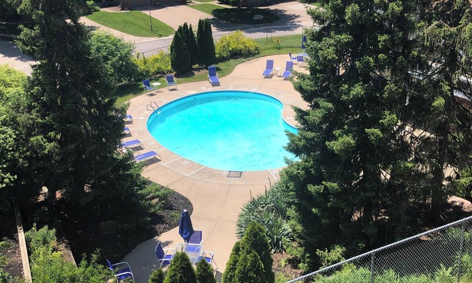 West Des Moines Condo | Shining 2-bedroom Long Term Condo with Office in West Des Moines