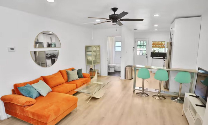 Denver Heights House | Shiny & Bright City Lights | Walk to DT San Antonio