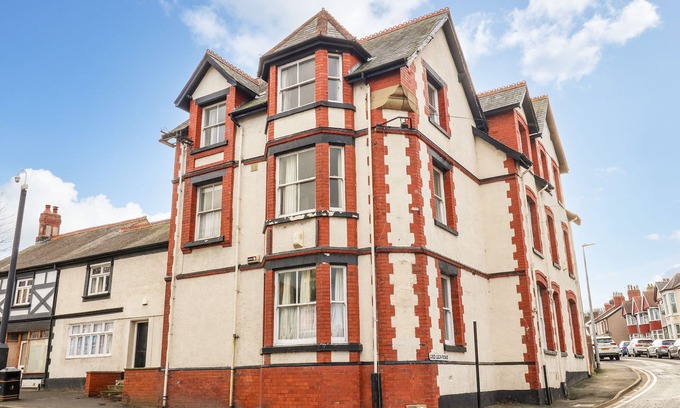 Old Colwyn Cottage | SHIP INN, pet friendly, character holiday cottage in Old Colwyn