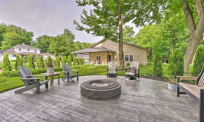 Shipshewana House | Shipshewana Guest House with Fire Pit!