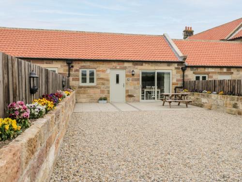 Ruswarp House | Shipswheel Cottage at Broadings Farm