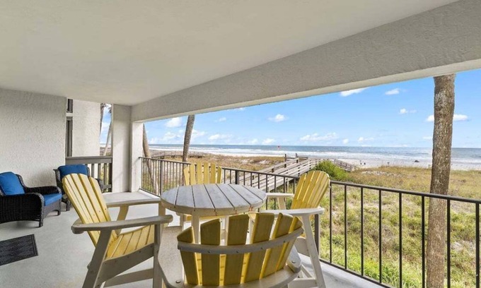 Ono Island Condo | Shipwatch D201 | Beachfront | 2 Outdoor Pools | Bayside Boat Dock