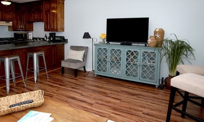 Myrtle Beach Apartment | Shipwatch Pointe I H235, Beautifully Decorated 1 BR Condo with an Outdoor Swimming Pool