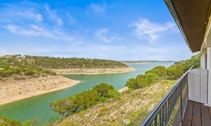 Lago Vista House | Shiraz Haus - Unit B
