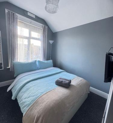 Shirley House | Shirley House 6, Guest House, Self Catering, Self Check in with smart locks, use of Fully Equipped Kitchen, close to City Centre, Ideal for Longer Stays, Excellent Transport Links