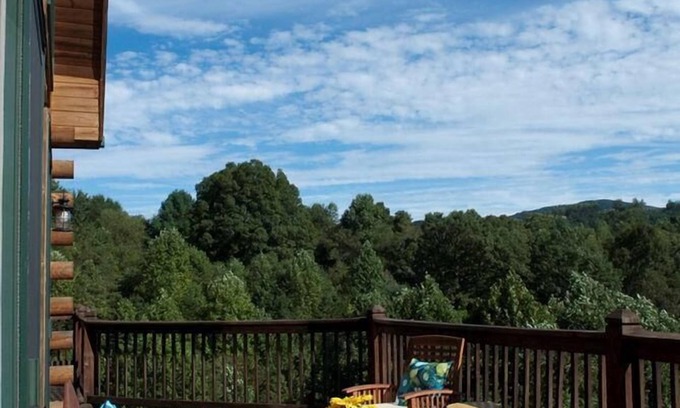 Roanoke Cottage | Shirley's Cottage - breakfast not included