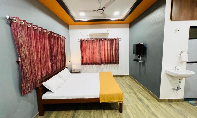 Alibaug House | Shiv Sai Holiday Home - by iIRA Stays