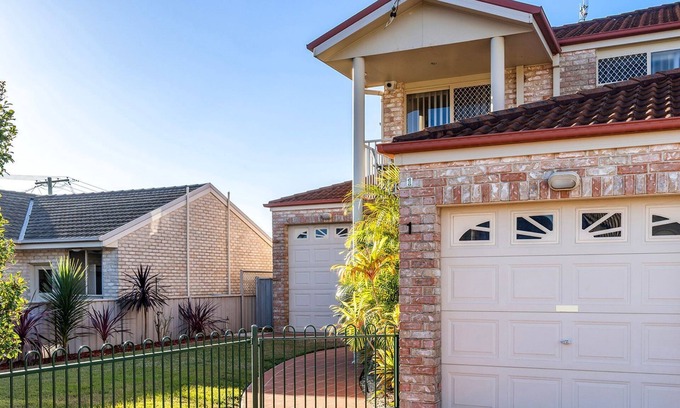 Shoal Bay House | Shoal Bay Townhouse with Spa