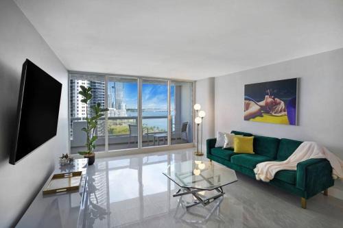 Downtown Miami Apartment | Shock Wave! NEW Renovated Condo With Water Views!