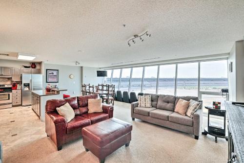 Fort Worth Apartment | Shop and Dine Fort Worth Condo with Racetrack Views!