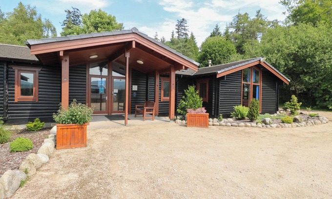 Brodick Cottage | SHORE LODGE BRODICK CASTLE, pet friendly, with open fire in Brodick