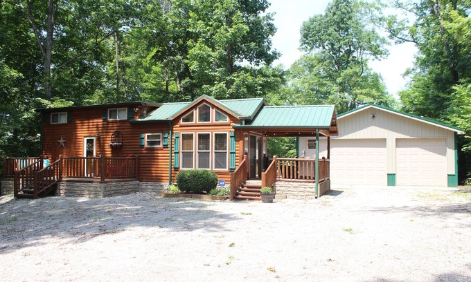 Nancy House | "Shore Thing", Cozy Lake Cumberland Cabin - Hot Tub, Fire Pit, Minutes from Lake
