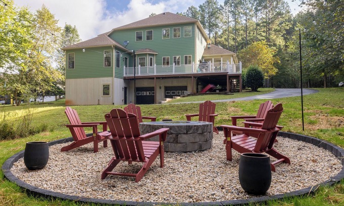 Wise House | Shore Thing Lake House w/Firepit and Lake Access on Lake Gaston!