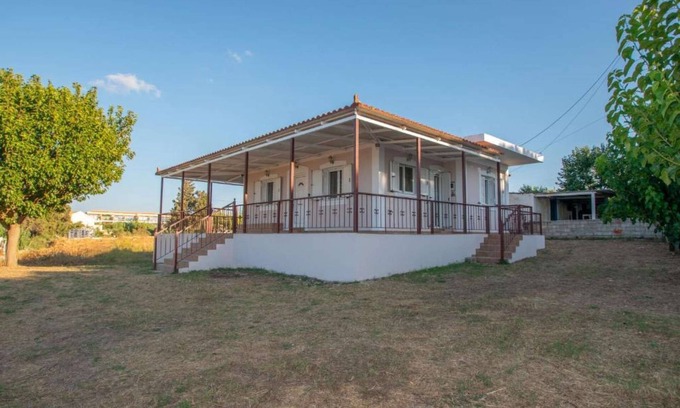 Drosia House | Shoreline drive beach house .Shoreline drive beach house