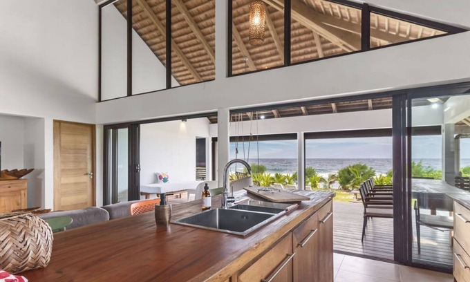 Temae Villa | Shoreline Getaway: Spacious 3BR Villa in Moorea