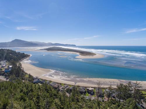 Happy Camp Hideaway House | Shoreline Solace: Ocean View Townhouse Tillamook