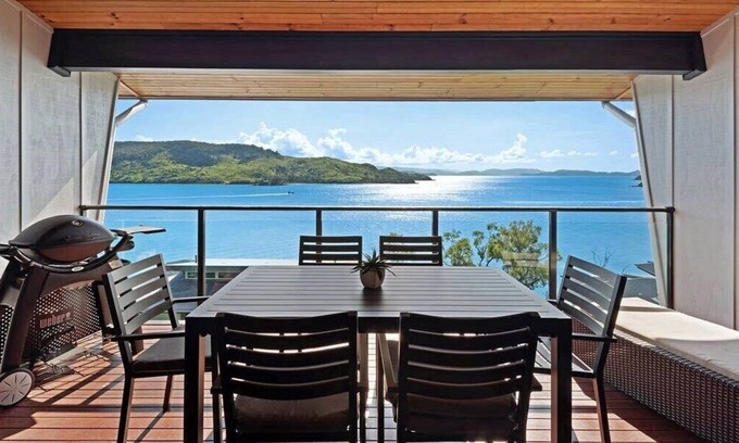 Hamilton Island Apartment | Shorelines 18, Seaview Apartment on Hamilton Island
