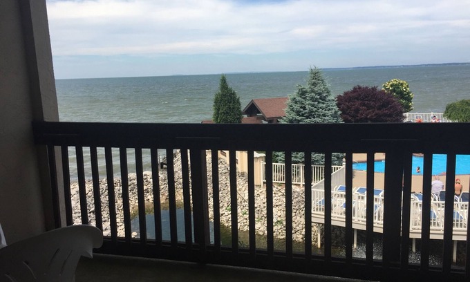 Port Clinton Condo | Shores #55: 1 BR sleeps 4