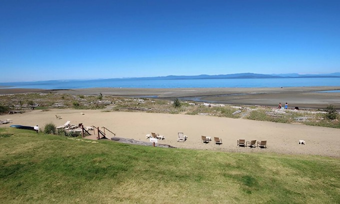 Regional District of Nanaimo Condo | Shorewater Resort Garden View Suite #201