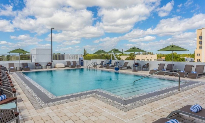 Dania Beach Hotel | Short Drive Nearest Beach! Cozy Retreat in this Prime Location | Outdoor Pool
