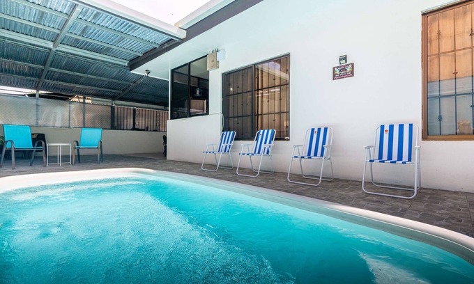 Parrita House | Short drives to two amazing beaches-Palo Seco+Playa Bandera, walk to shopping