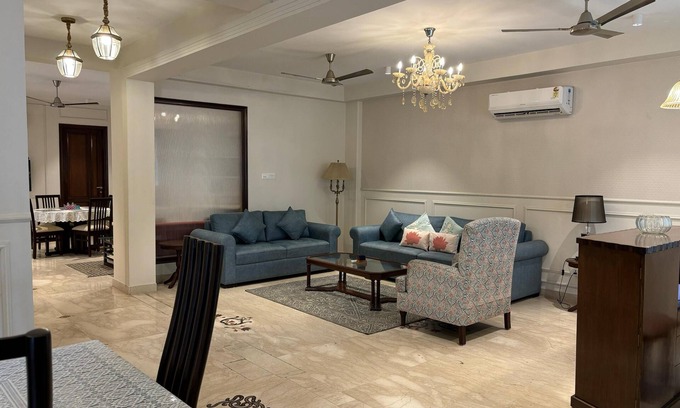 Green Park Apartment | Short Stay 3BHK in Green Park with LIFT
